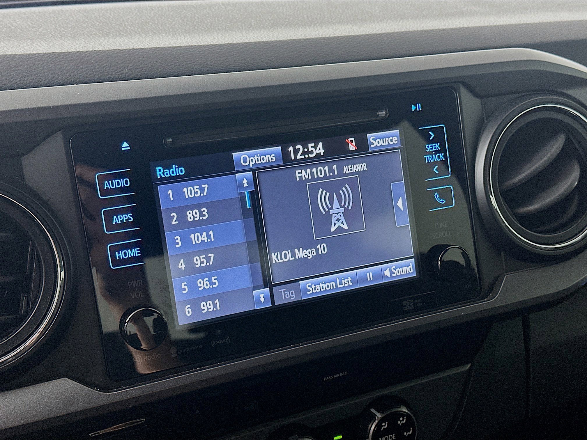 Used 2018 Toyota Tacoma TRD Sport w/ Technology Package RWD image 21