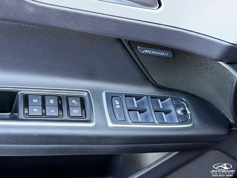 Used 2018 Jaguar XF Premium RWD image 20