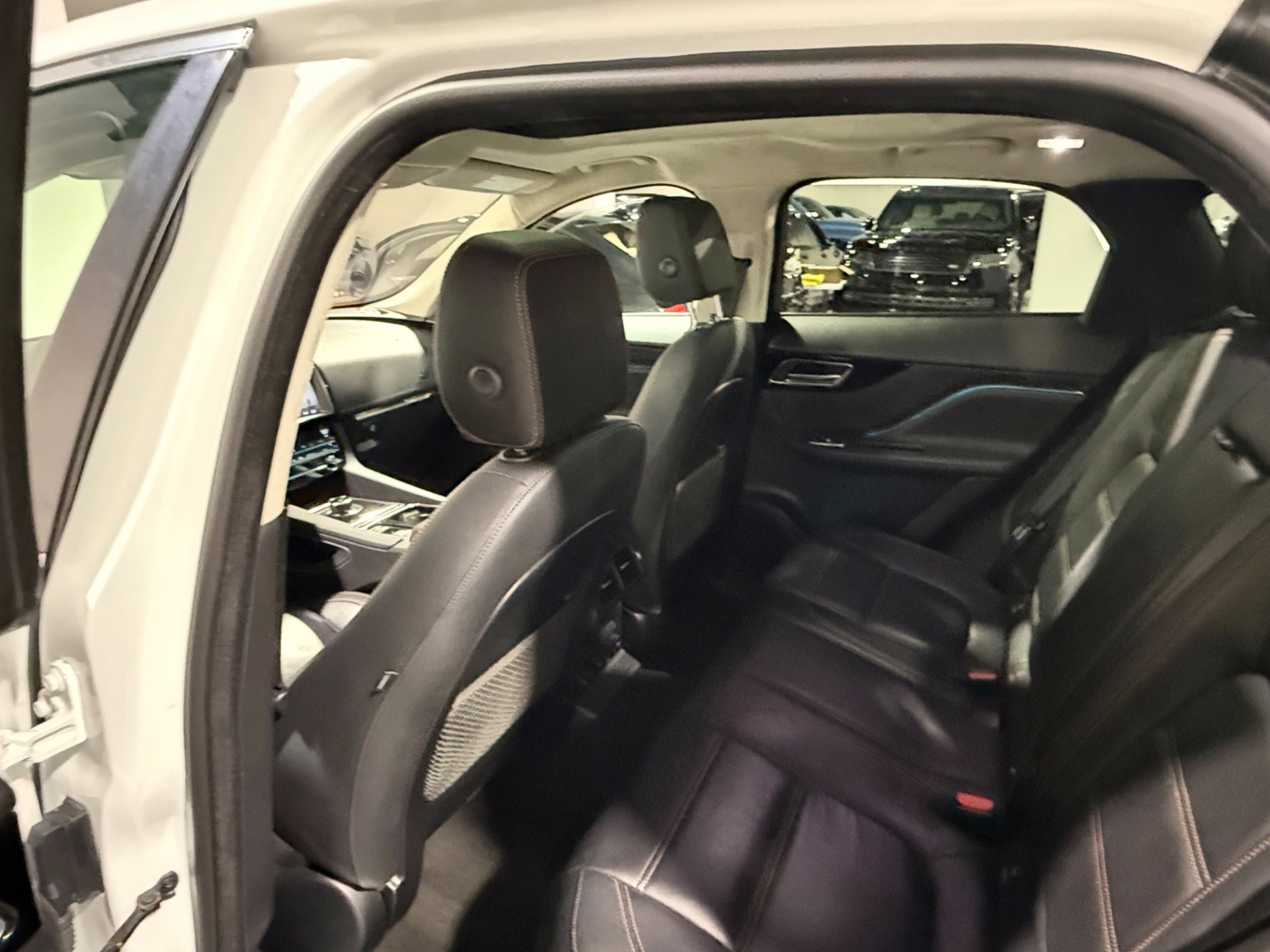 Used 2019 Jaguar F-PACE Prestige image 47