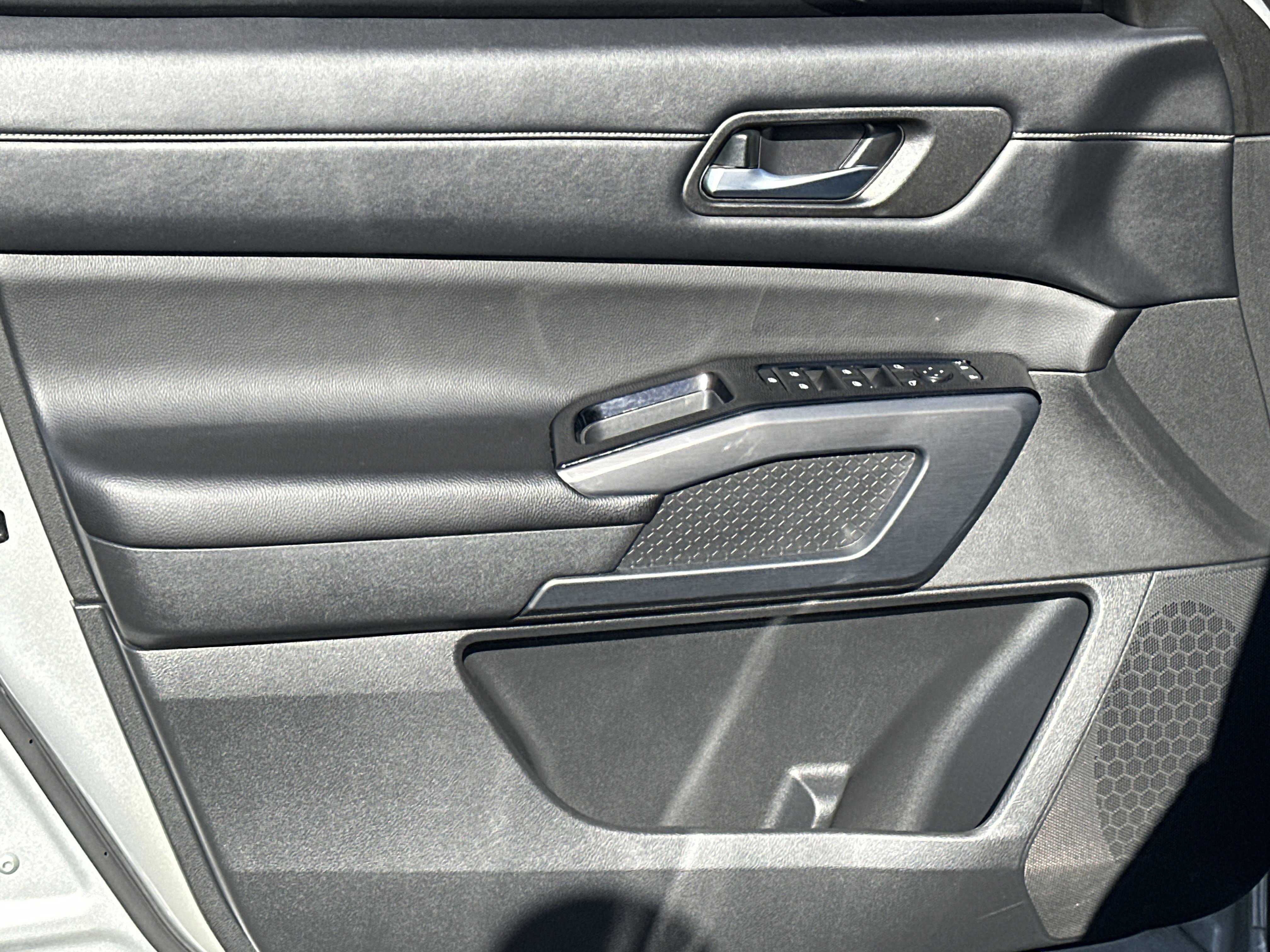 Used 2023 Nissan Pathfinder SL image 11