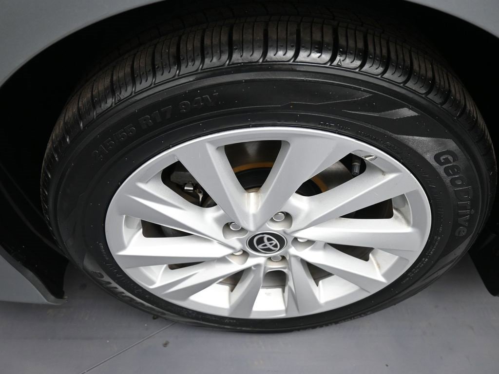 Certified 2021 Toyota Camry LE image 14