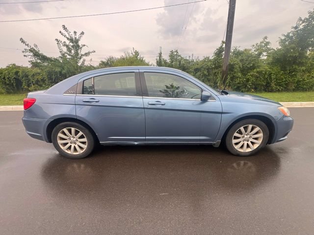Used 2011 Chrysler 200 Touring FWD image 4