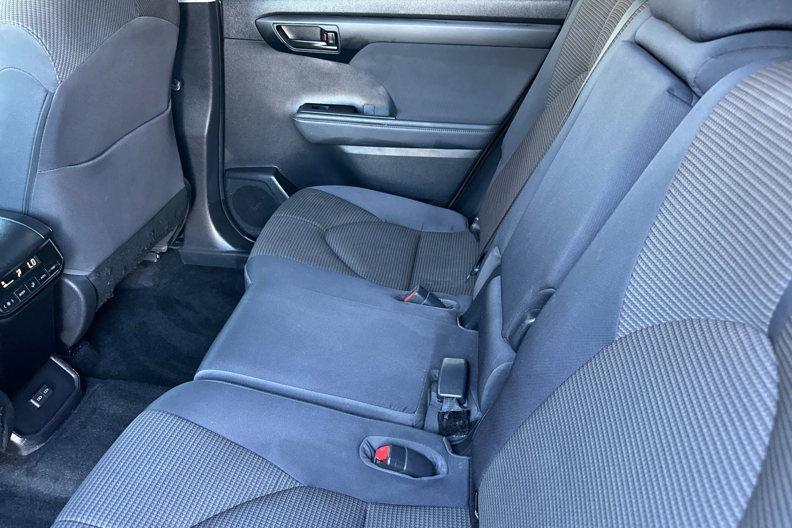 Used 2023 Toyota Highlander LE image 12