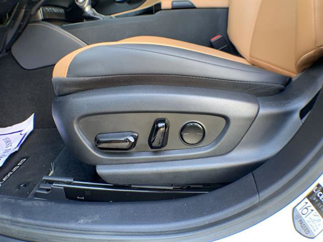 Certified 2025 Lexus ES 300h w/ Premium Package FWD image 12