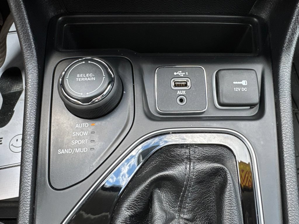Used 2020 Jeep Cherokee Limited AWD/4WD image 17