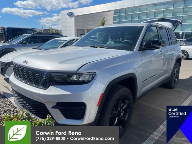 Used 2024 Jeep Grand Cherokee Altitude AWD/4WD image 4