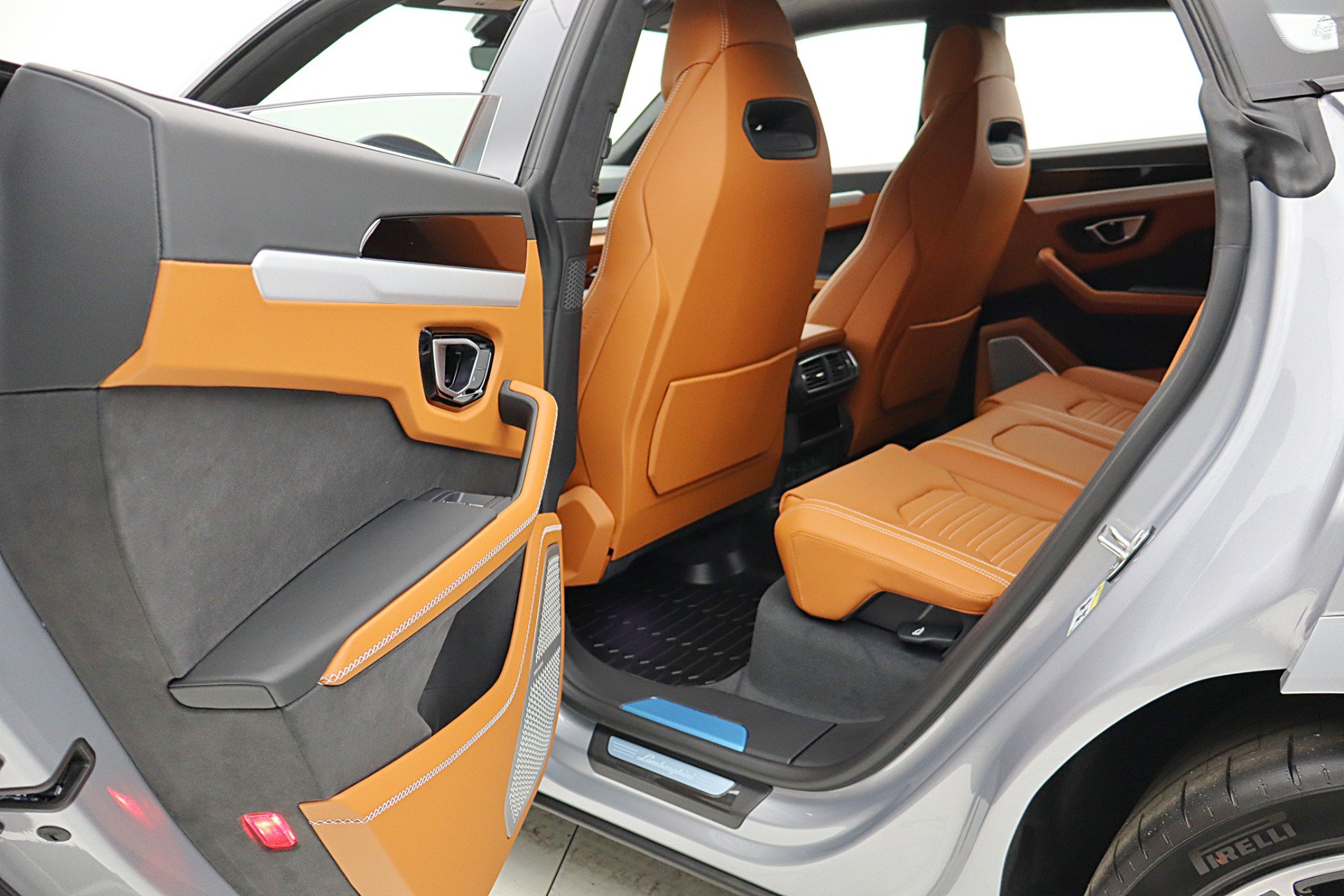 Used 2026 Lamborghini Urus SE AWD/4WD image 49