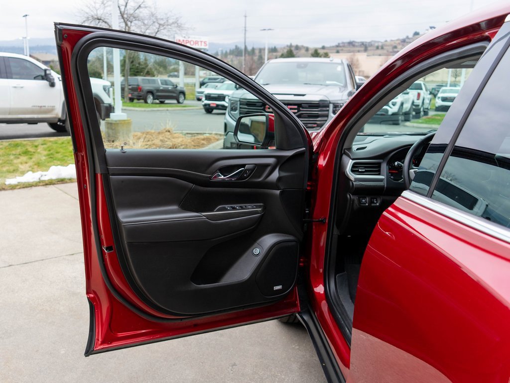 Used 2023 GMC Acadia SLT image 17