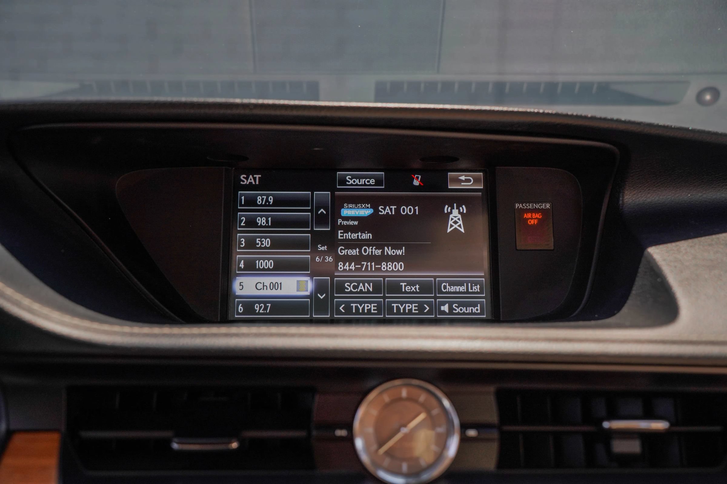 Used 2015 Lexus ES 300h w/ Navigation System Package FWD image 20