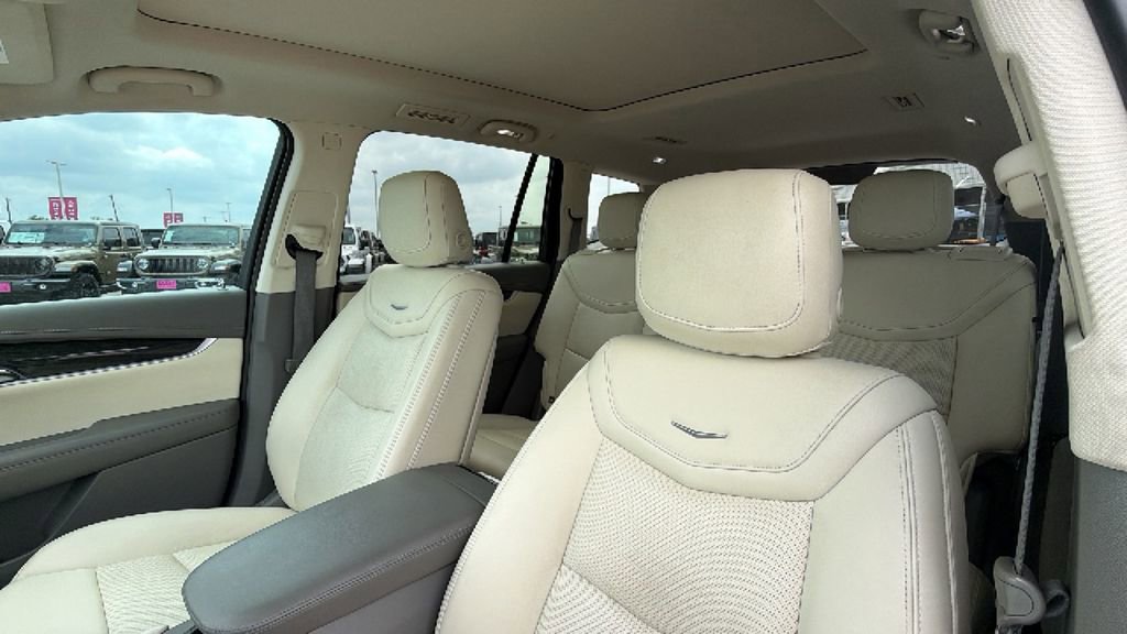 Used 2021 Cadillac XT6 Premium Luxury image 17