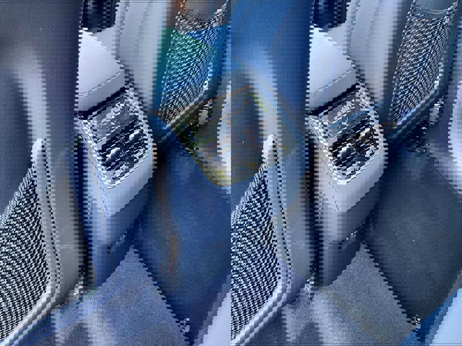 Used 2025 Volvo XC90 B5 Core w/ Protection Package Premier AWD/4WD image 38