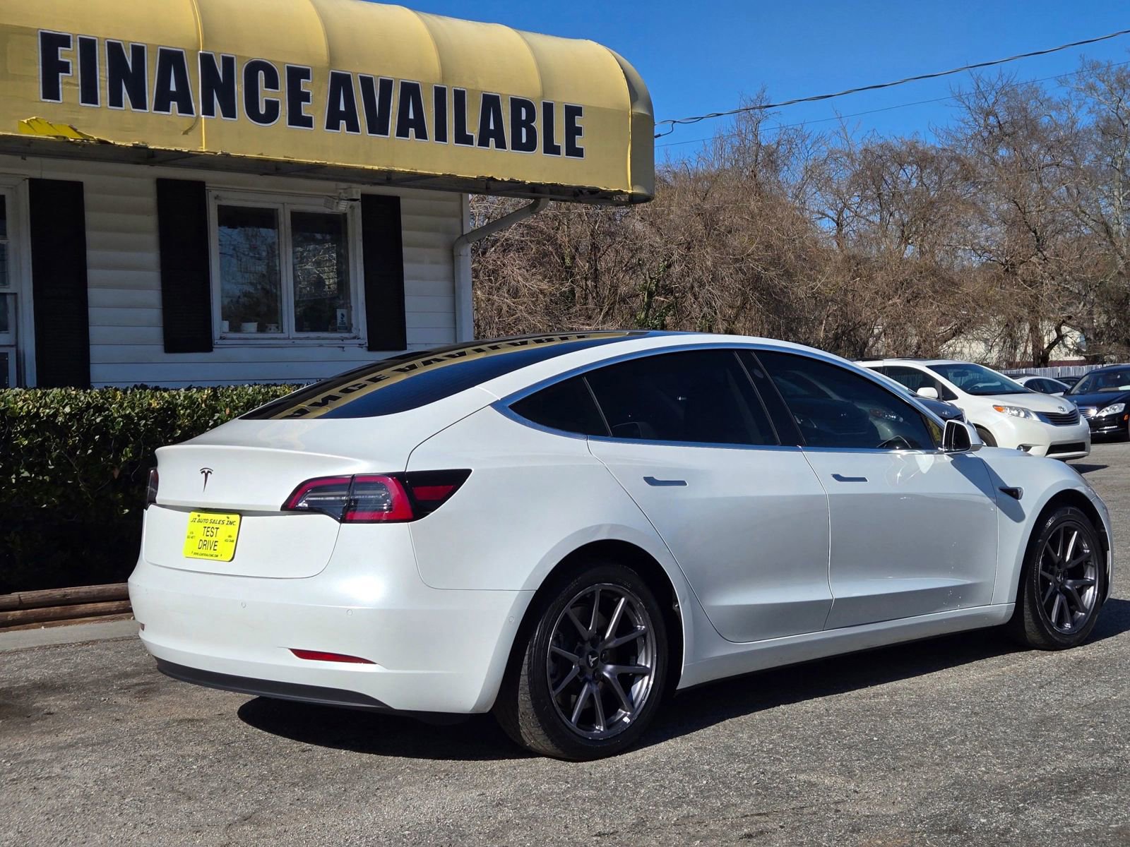 Used 2020 Tesla Model 3 Standard Range Plus image 4