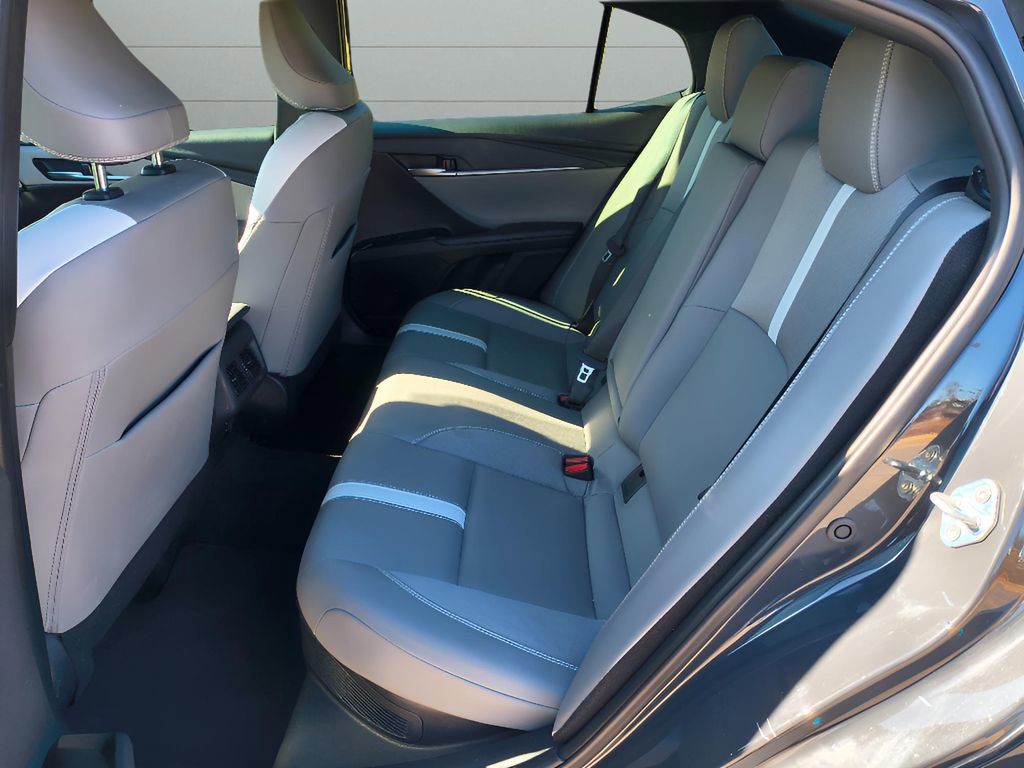 Used 2025 Toyota Camry SE image 28
