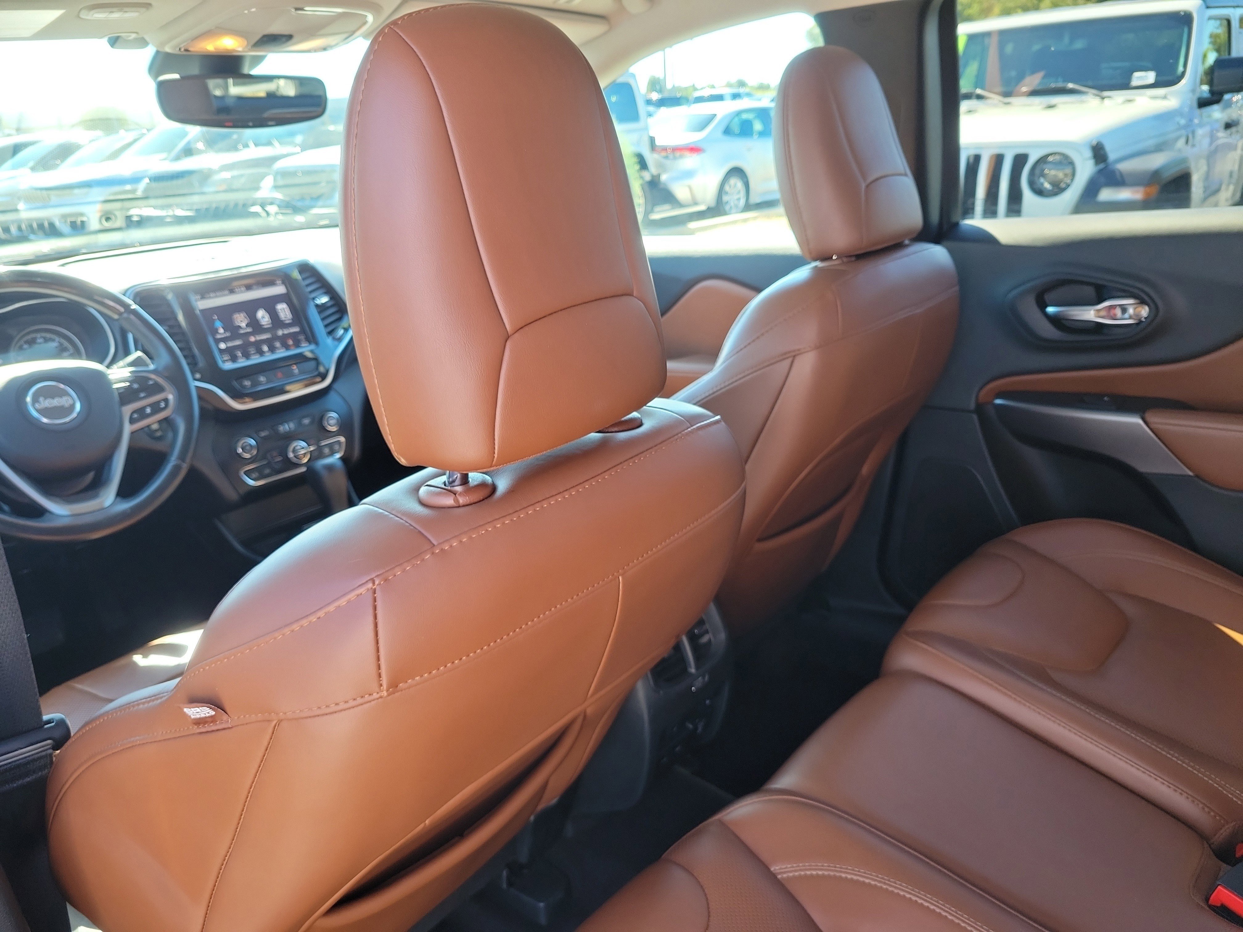 Used 2019 Jeep Cherokee Overland w/ Technology Group image 11
