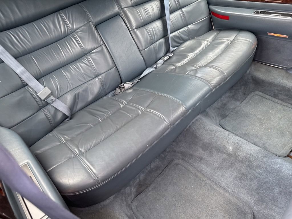 Used 1995 Cadillac Fleetwood Brougham image 36