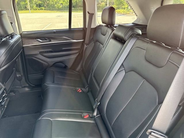Used 2023 Jeep Grand Cherokee Limited w/ Luxury Tech Group II AWD/4WD image 11