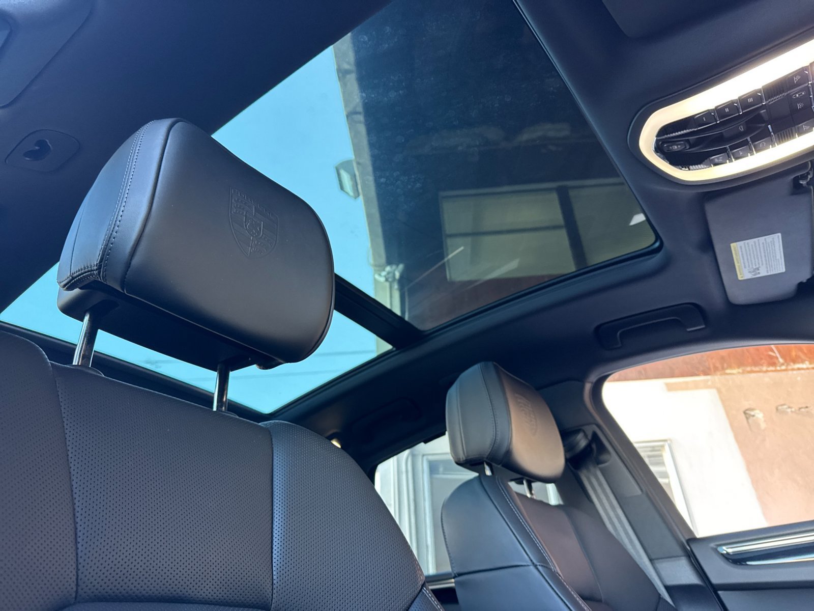 Certified 2026 Porsche Macan AWD/4WD image 17