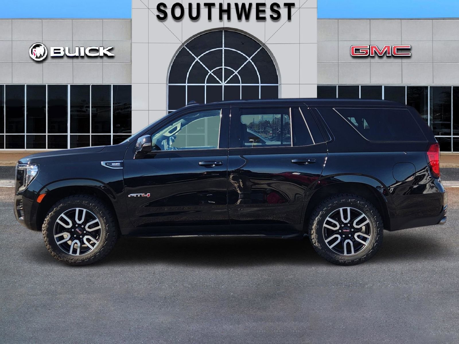 Used 2022 GMC Yukon AT4 image 3