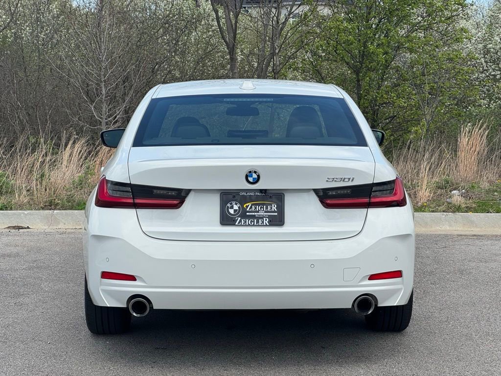 Used 2023 BMW 330i Sedan w/ Driving Assistance Package image 5