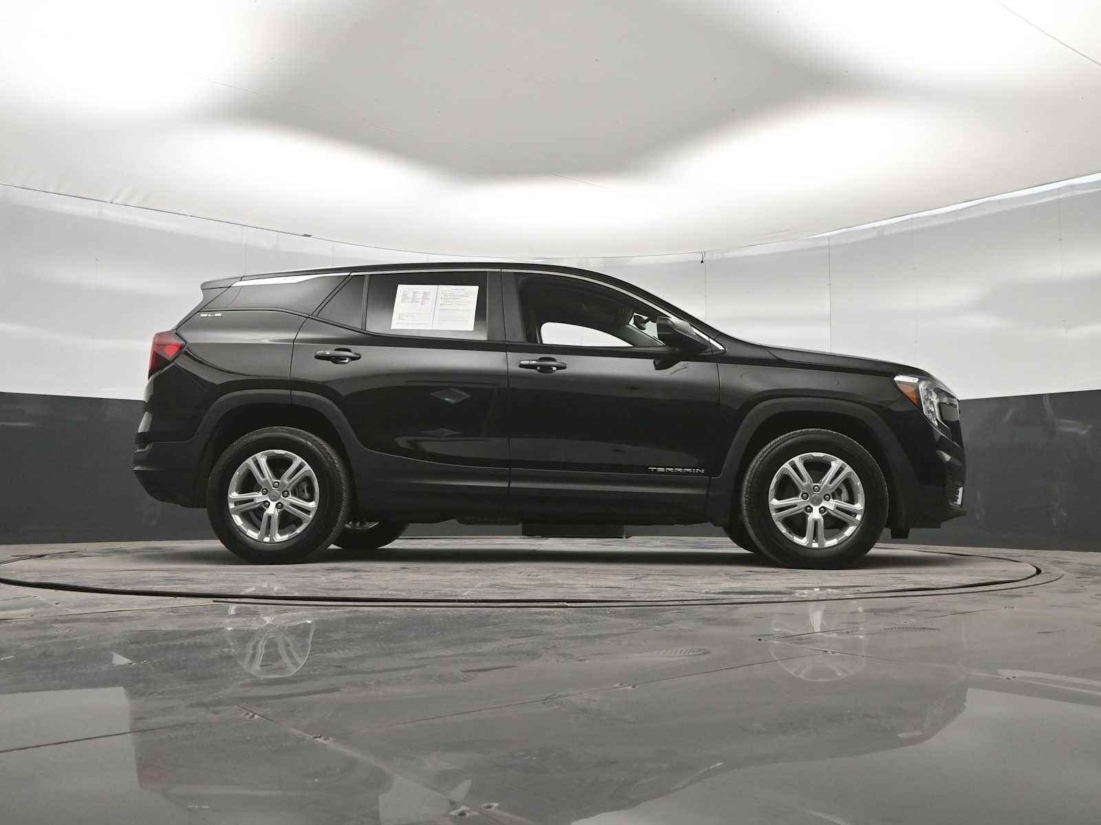 Used 2024 GMC Terrain SLE AWD/4WD image 41