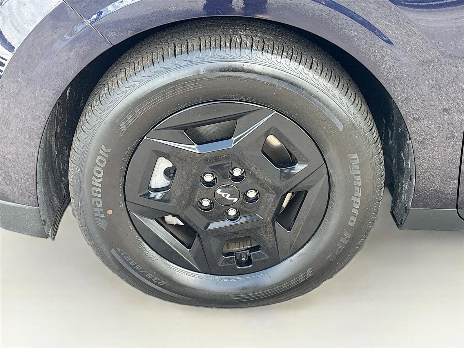 Used 2025 Kia Carnival image 32