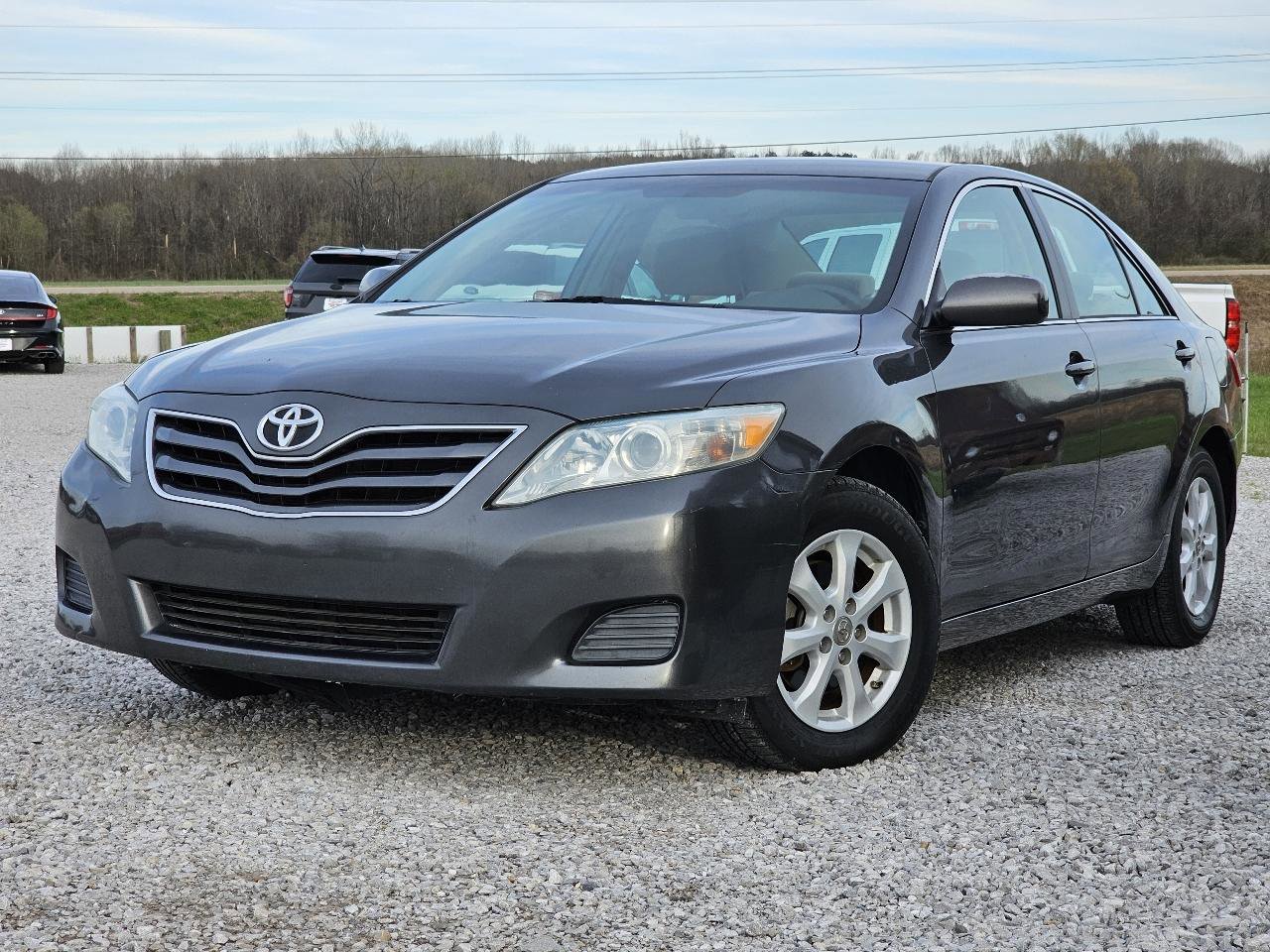 Used 2010 Toyota Camry LE image 2