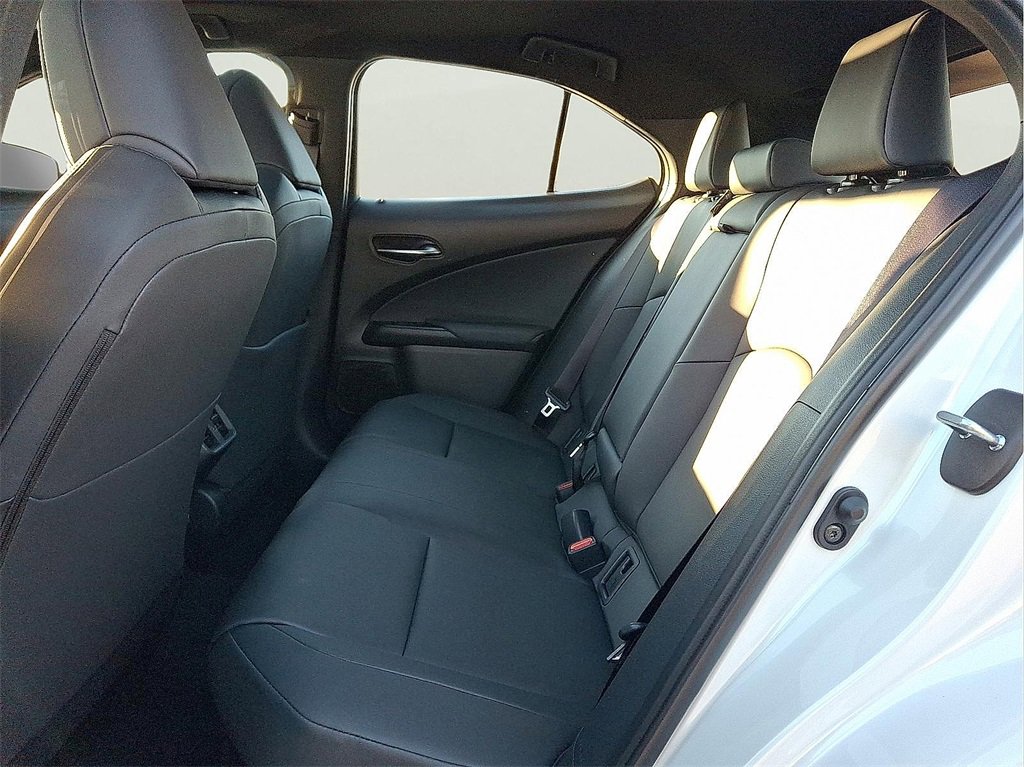 Used 2025 Lexus UX 300h AWD image 11