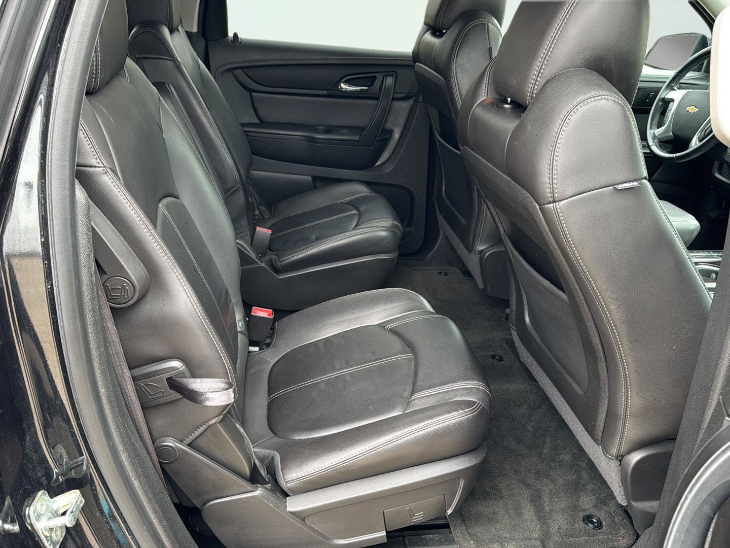 Used 2015 Chevrolet Traverse LT image 23