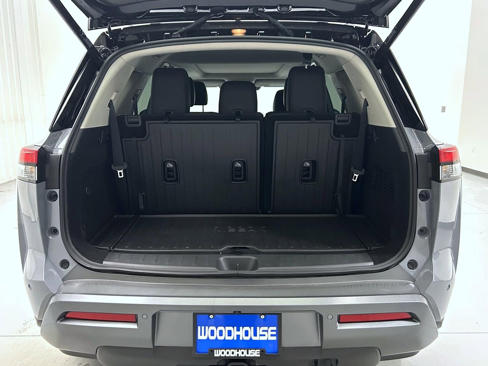 New 2026 Nissan Pathfinder Platinum image 9