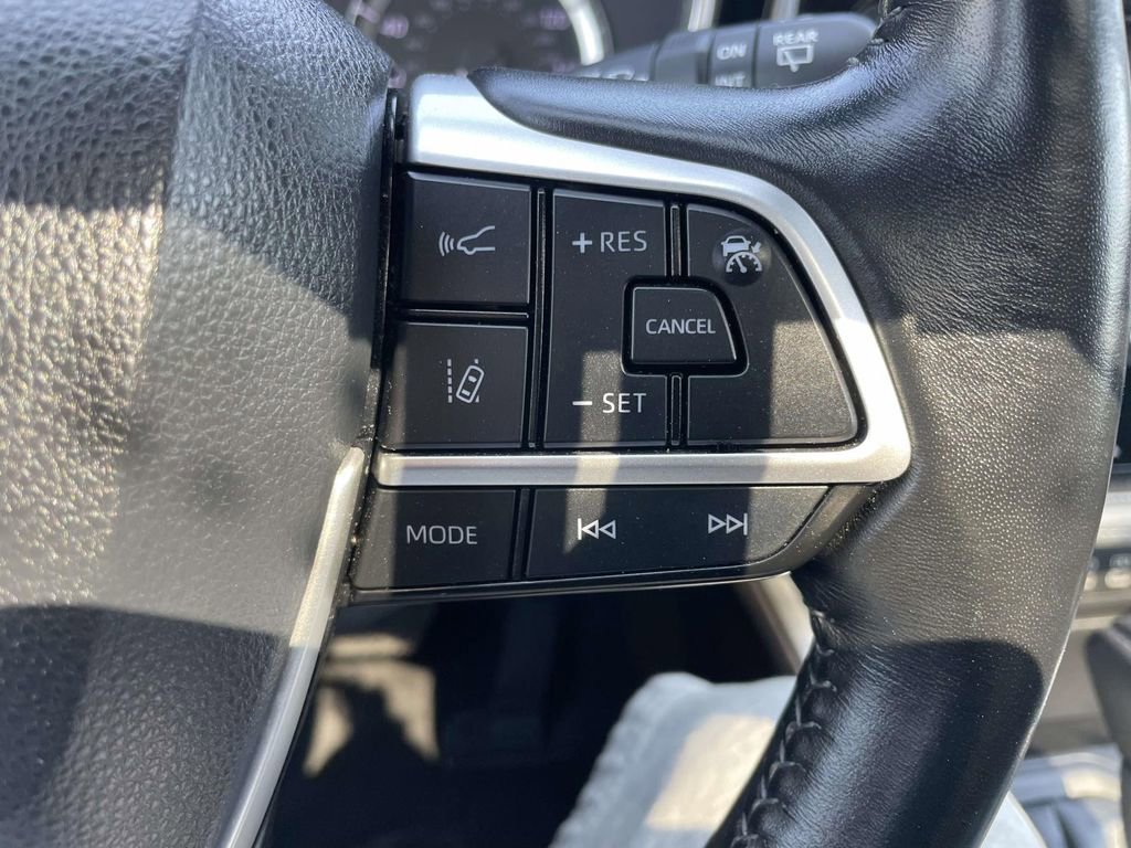 Used 2023 Toyota Highlander XLE image 34