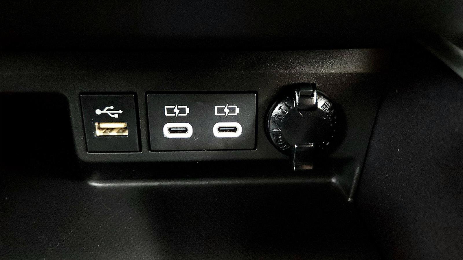 Certified 2023 Toyota Highlander L image 35