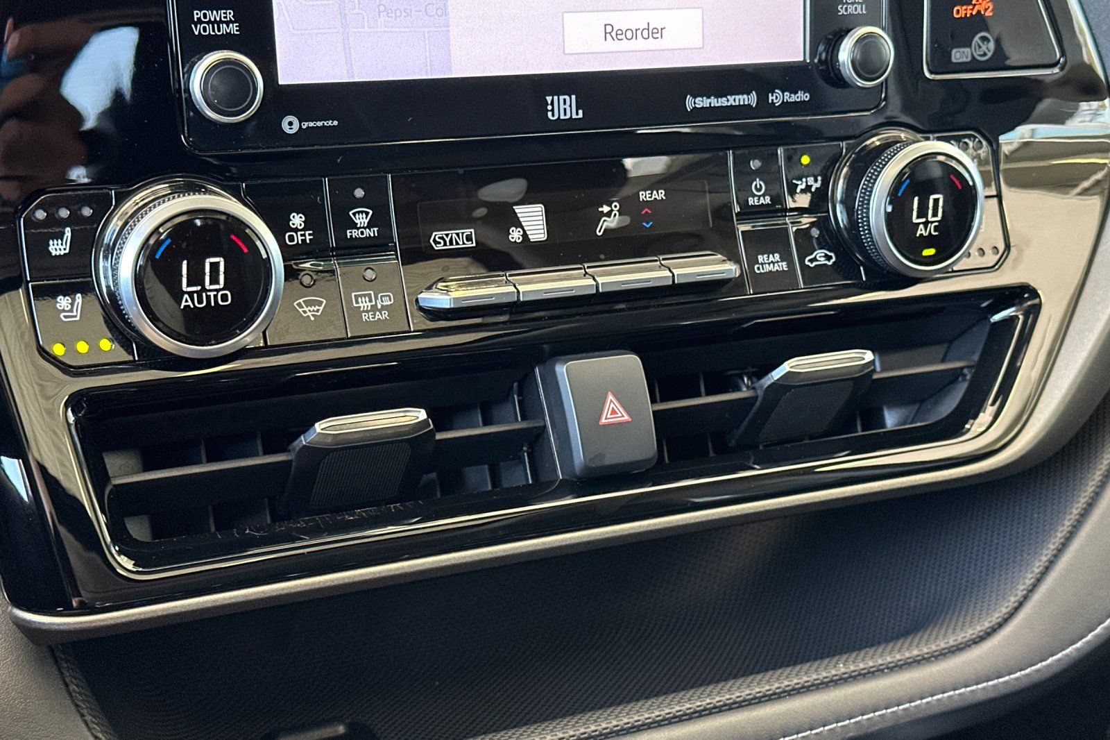 Used 2020 Toyota Highlander Limited FWD image 22