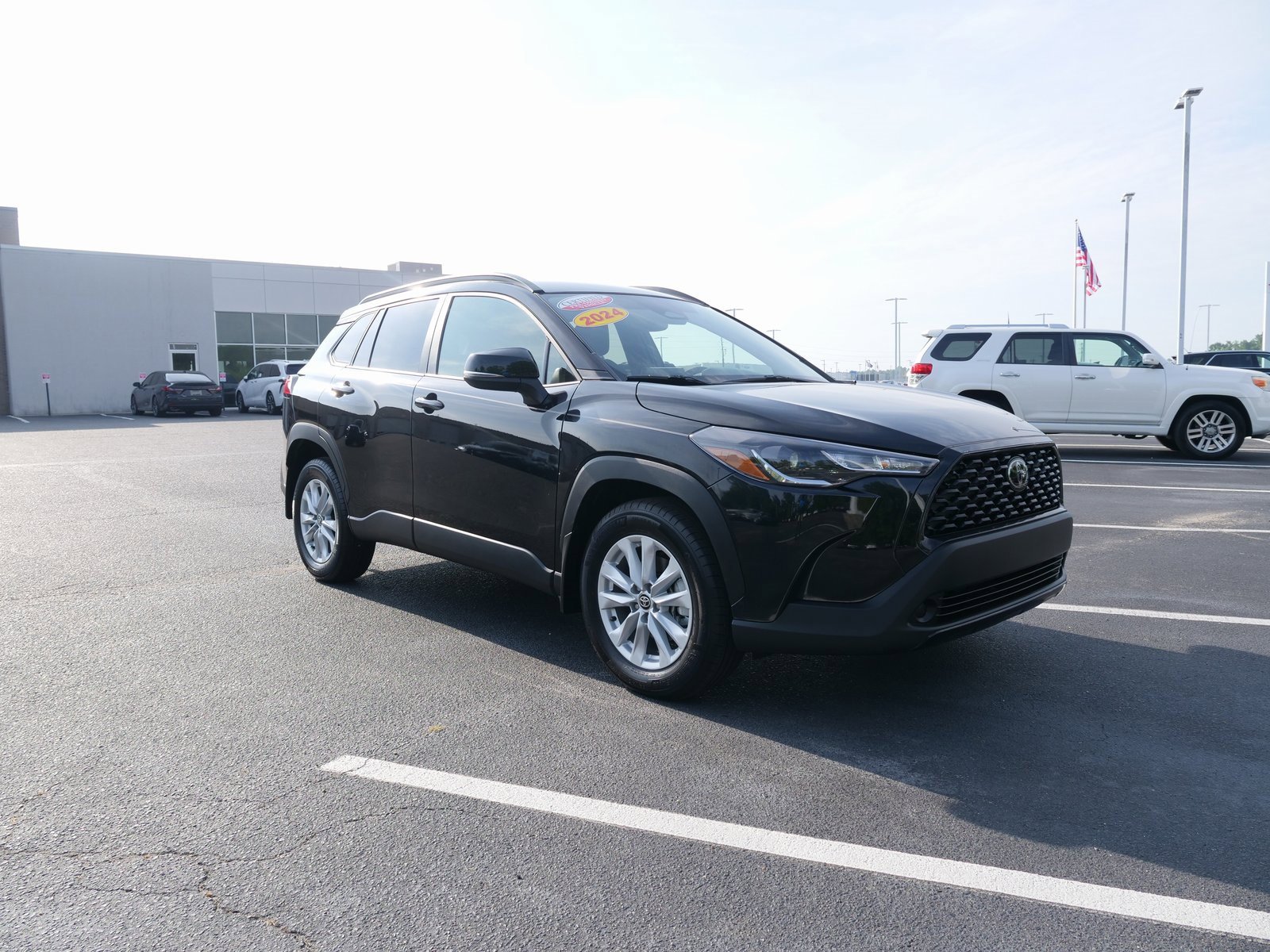 Used 2024 Toyota Corolla Cross LE image 2