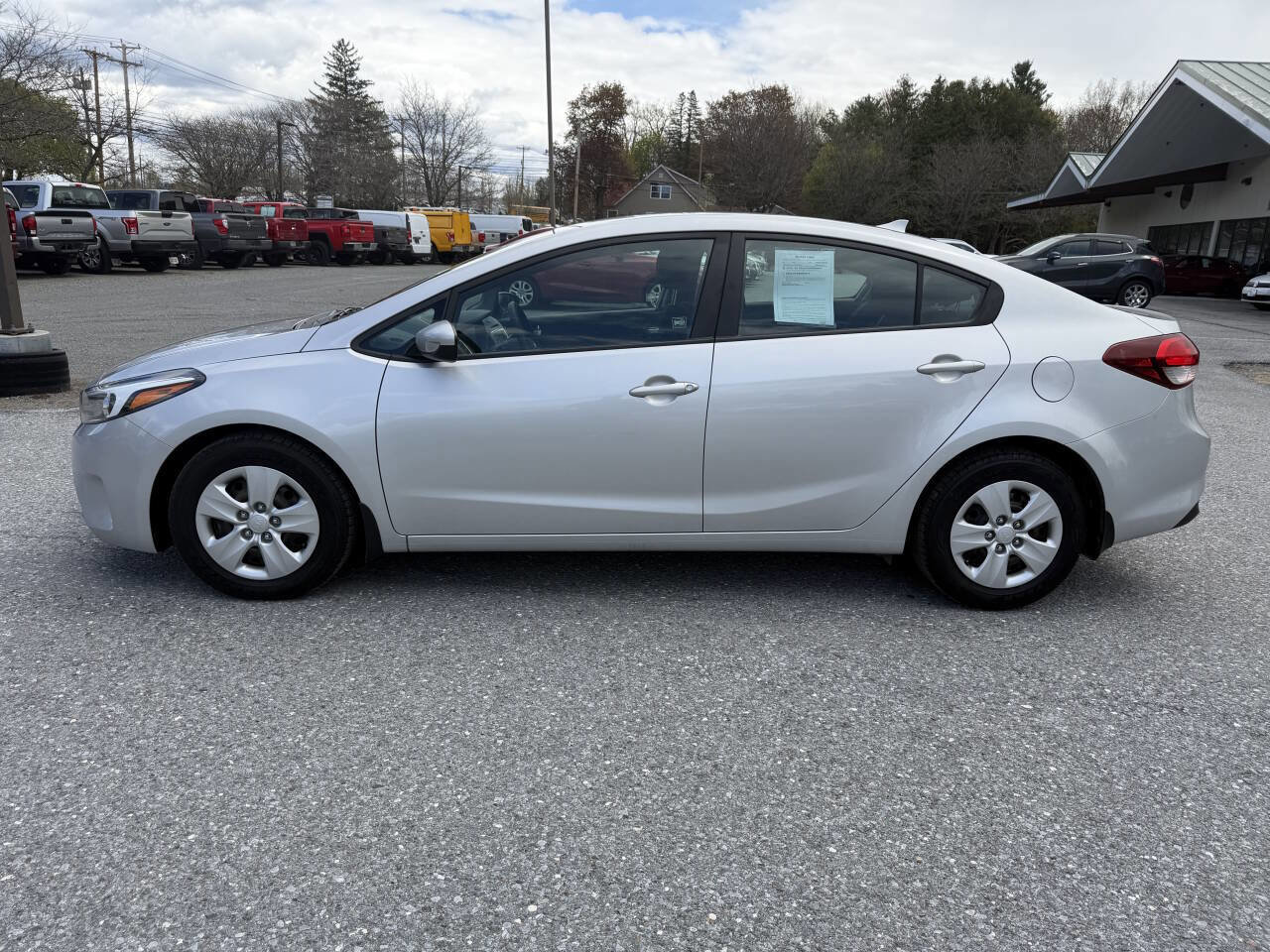Used 2017 Kia Forte LX FWD image 2