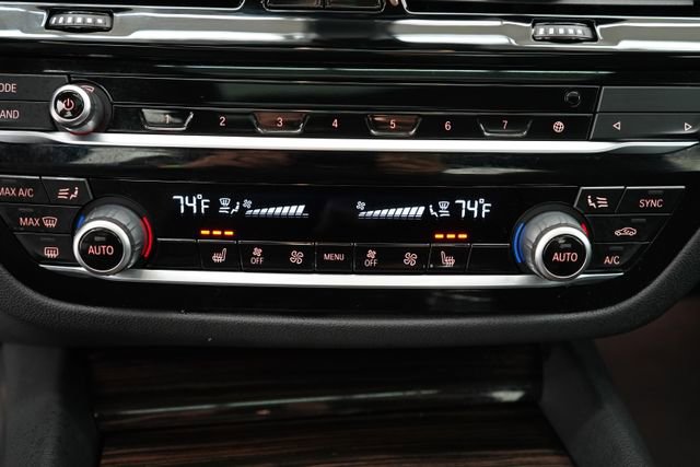 Used 2023 BMW 530e xDrive w/ Convenience Package image 20