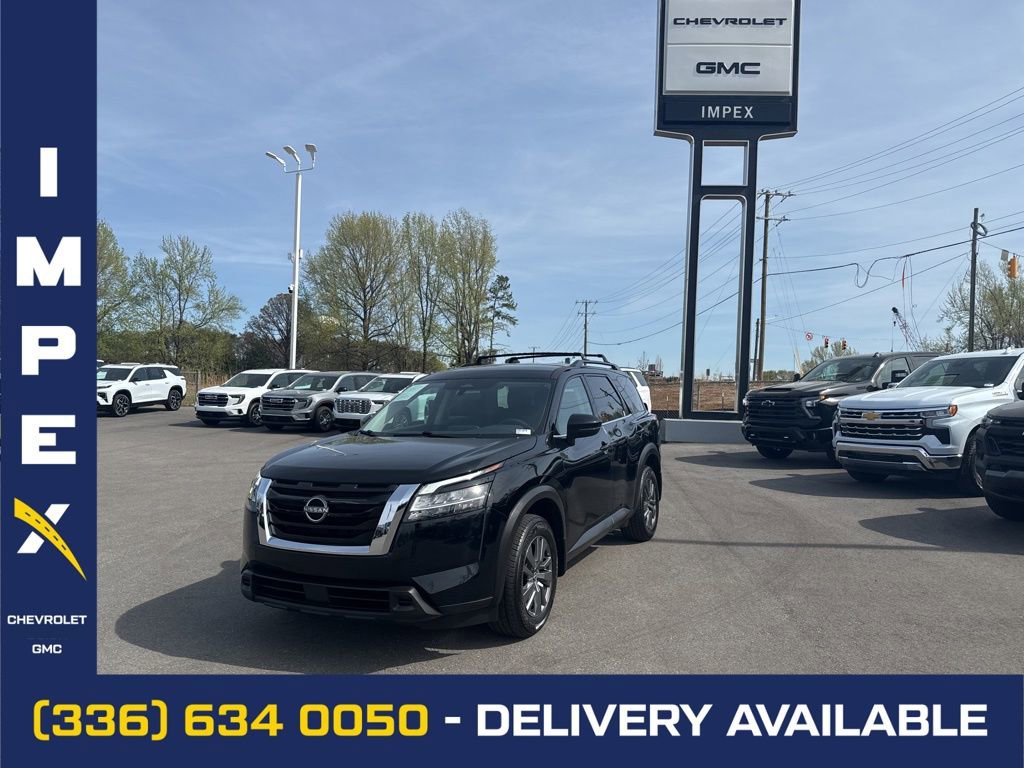 Used 2022 Nissan Pathfinder SV image 1