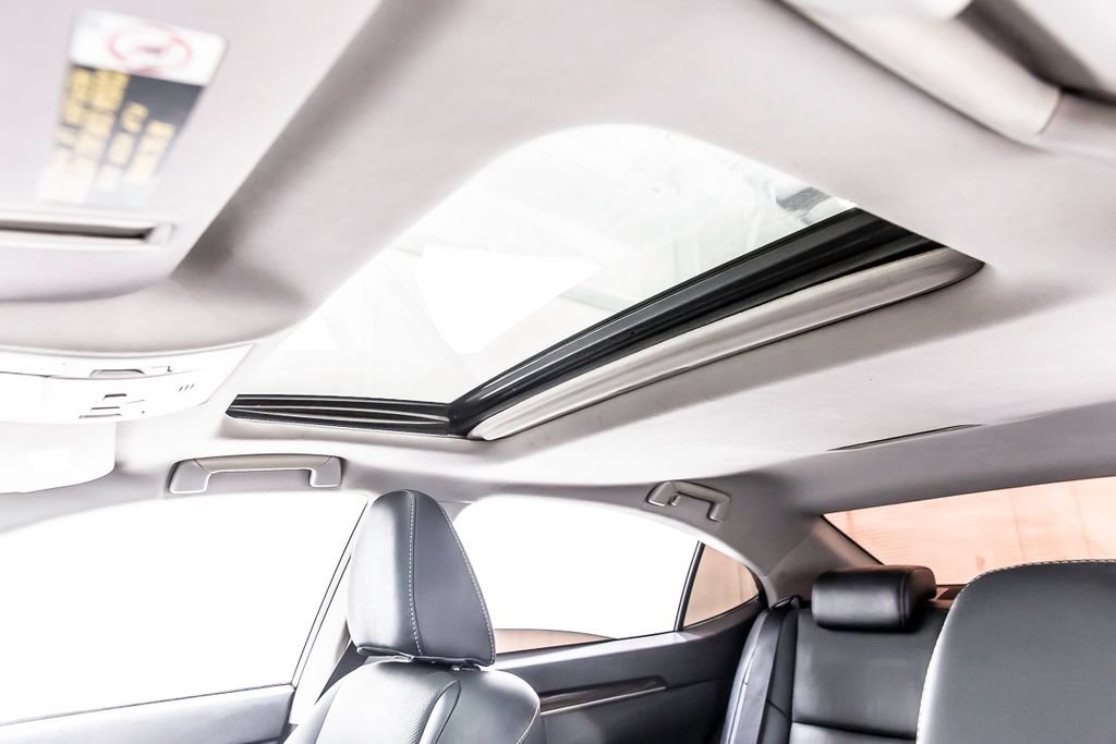 Used 2018 Lexus ES 350 w/ Premier Package FWD image 15
