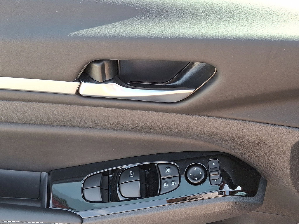Used 2025 Nissan Altima 2.5 SL image 10