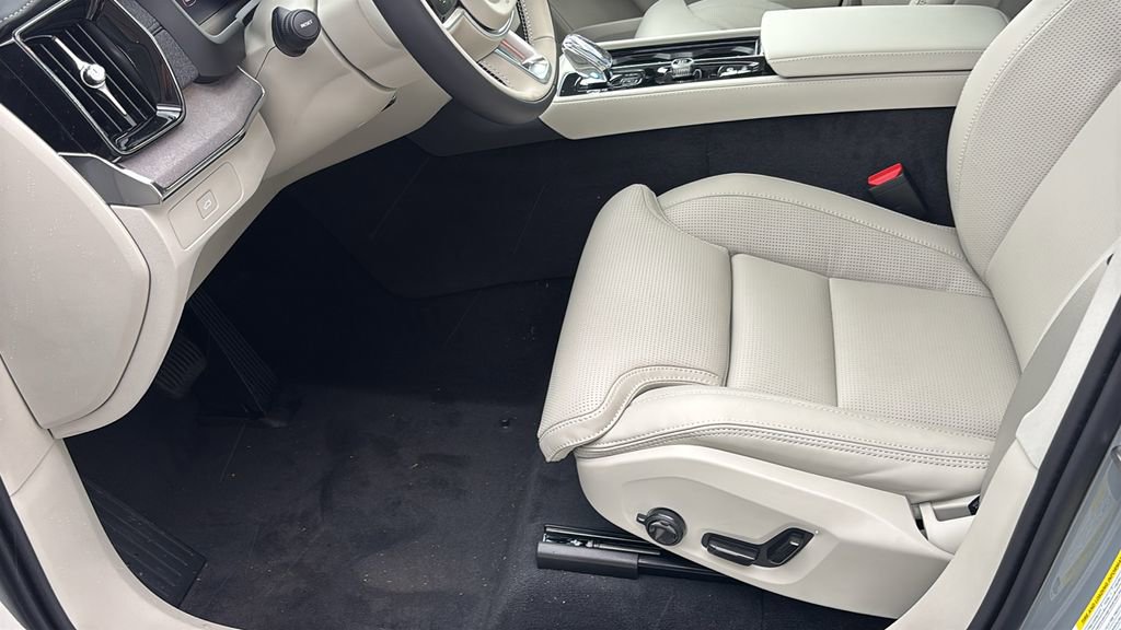 New 2026 Volvo XC90 B6 Ultra image 28