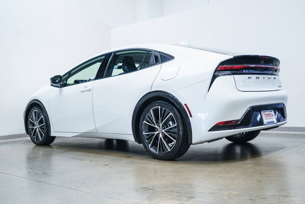 Used 2025 Toyota Prius XLE FWD image 7