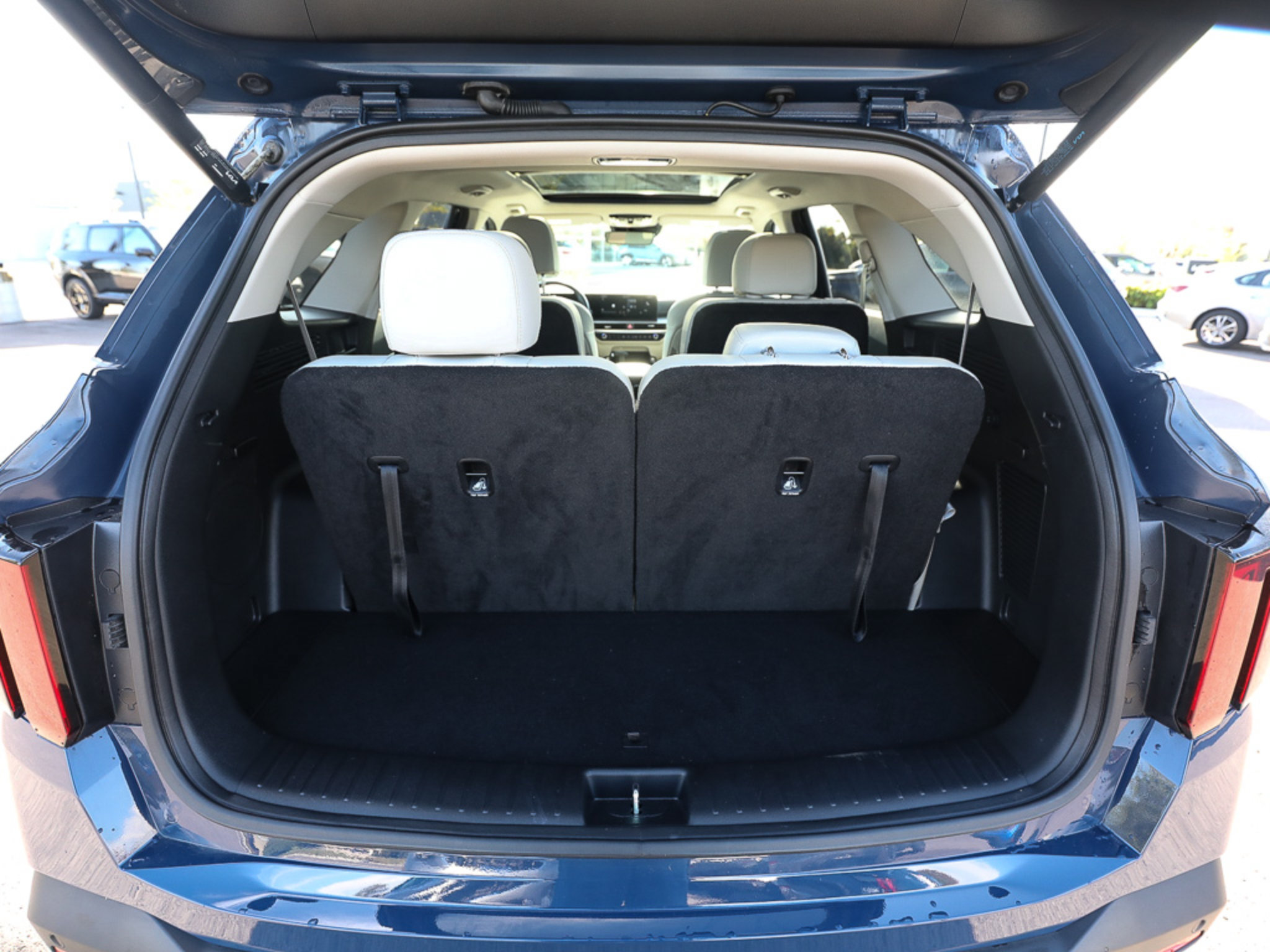 Certified 2025 Kia Sorento EX w/ Panoramic Sunroof Package AWD/4WD image 6