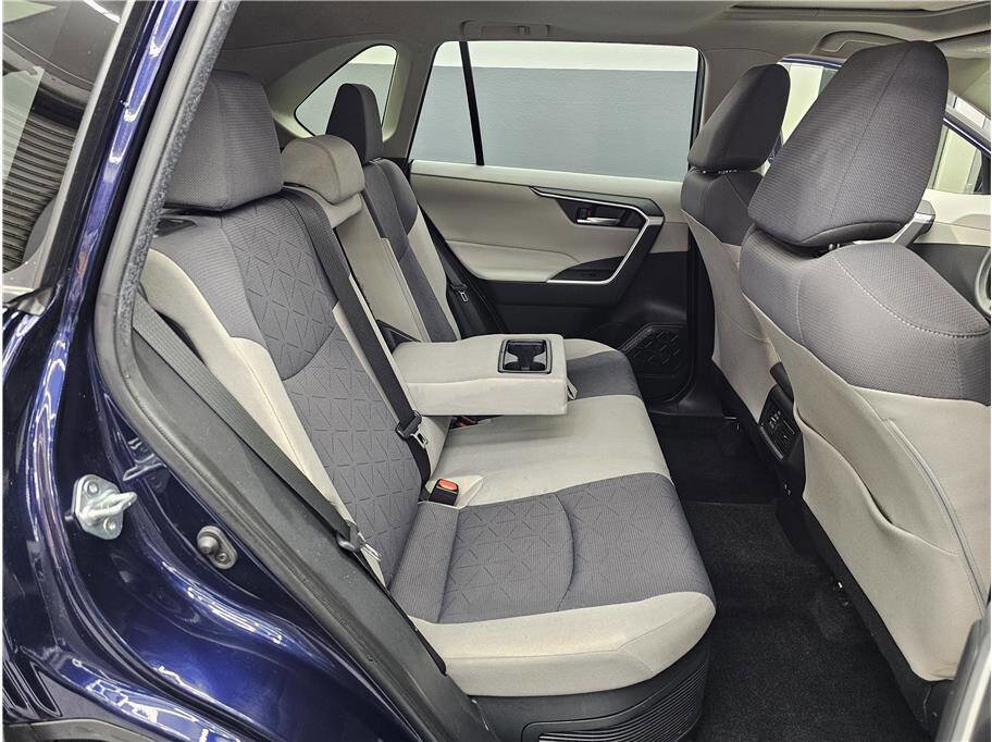 Used 2020 Toyota RAV4 XLE image 14