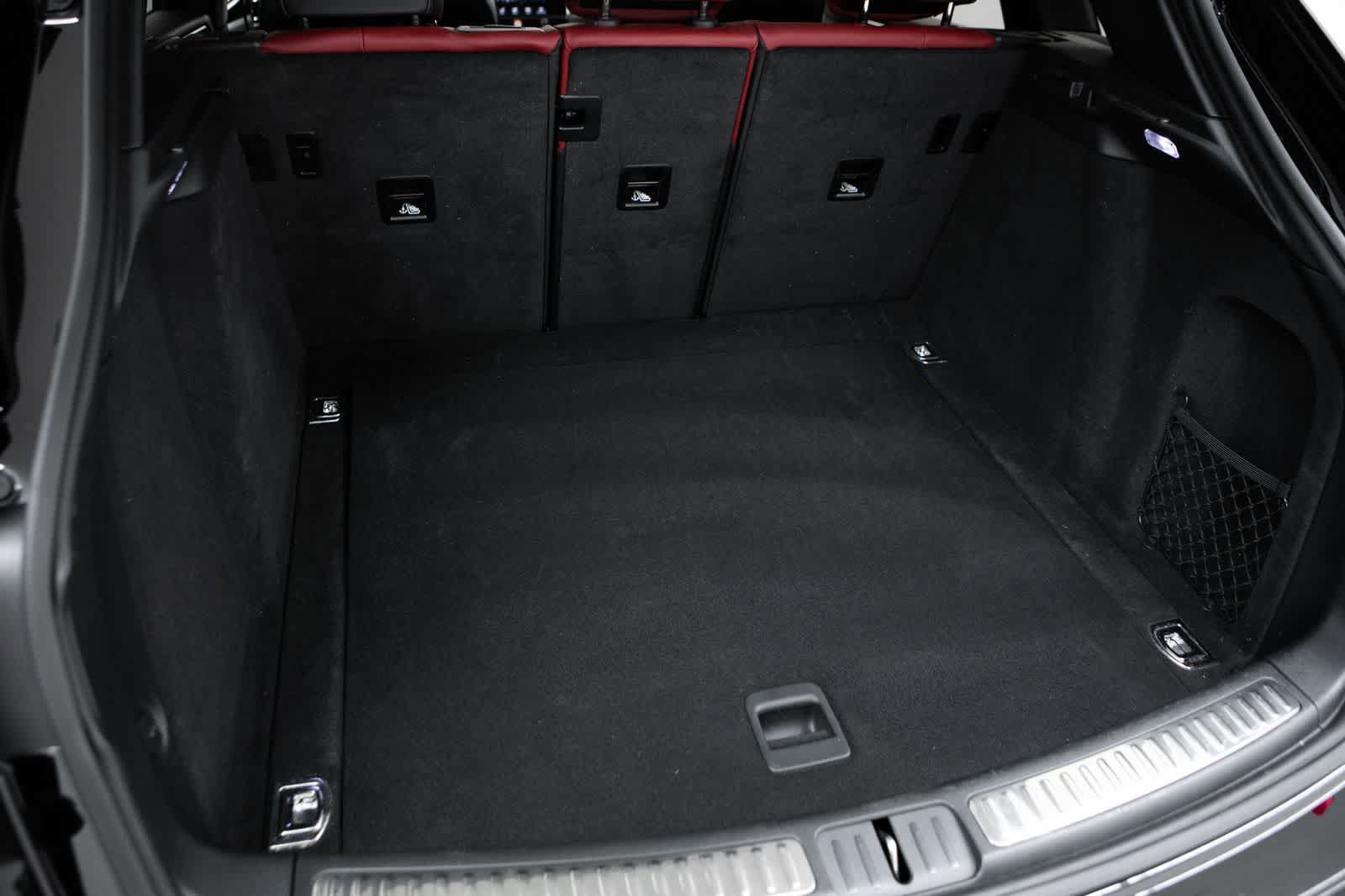 Certified 2022 Porsche Macan AWD/4WD image 33