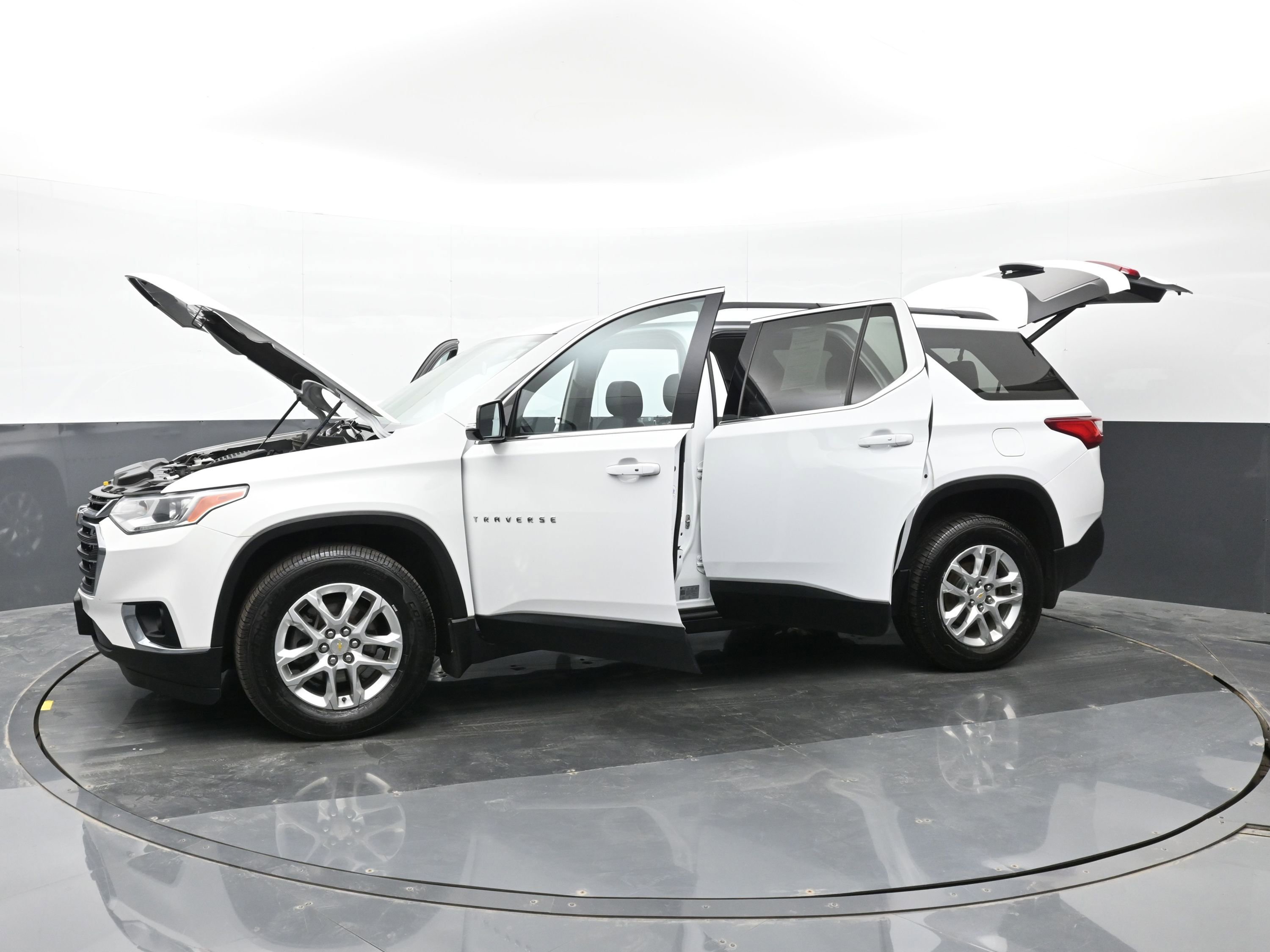 Used 2020 Chevrolet Traverse LT w/ Driver Confidence II Package AWD/4WD image 49