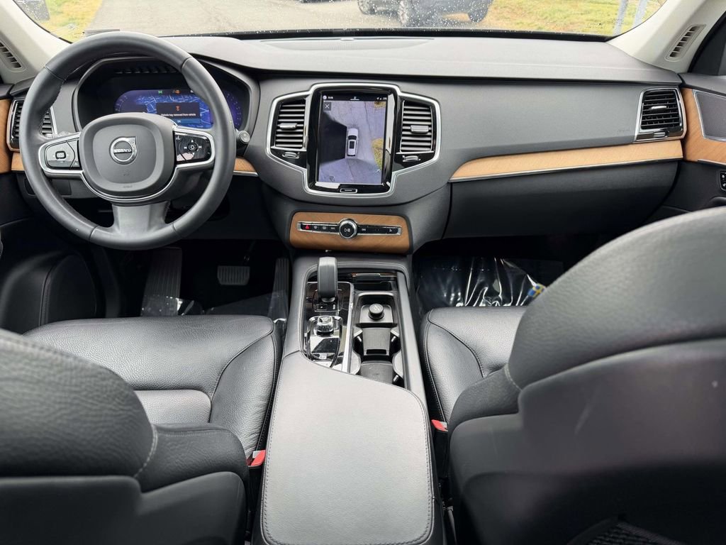 Used 2023 Volvo XC90 B5 Plus AWD/4WD image 2