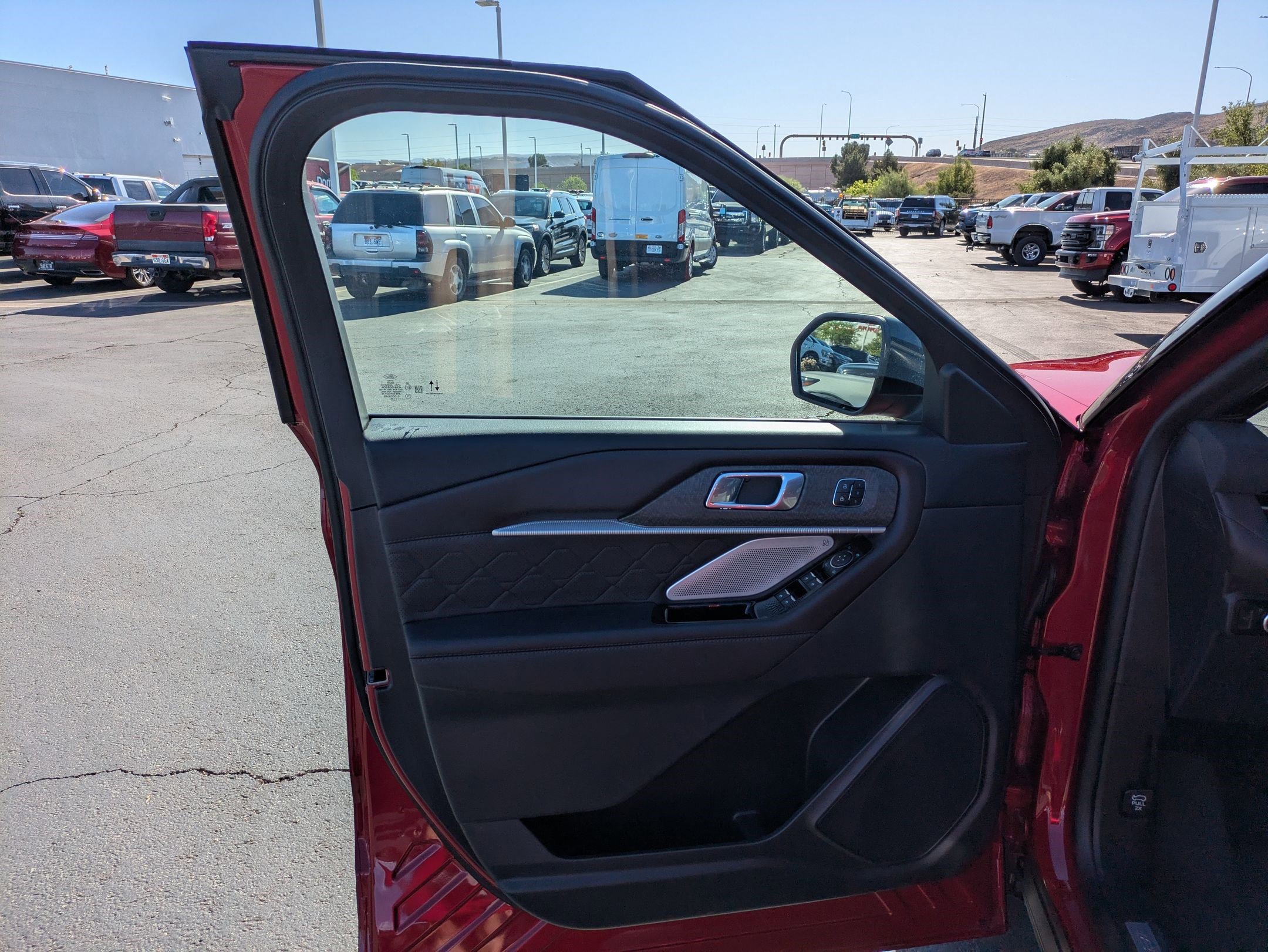 Used 2025 Ford Explorer Platinum w/ Ultimate Package image 14