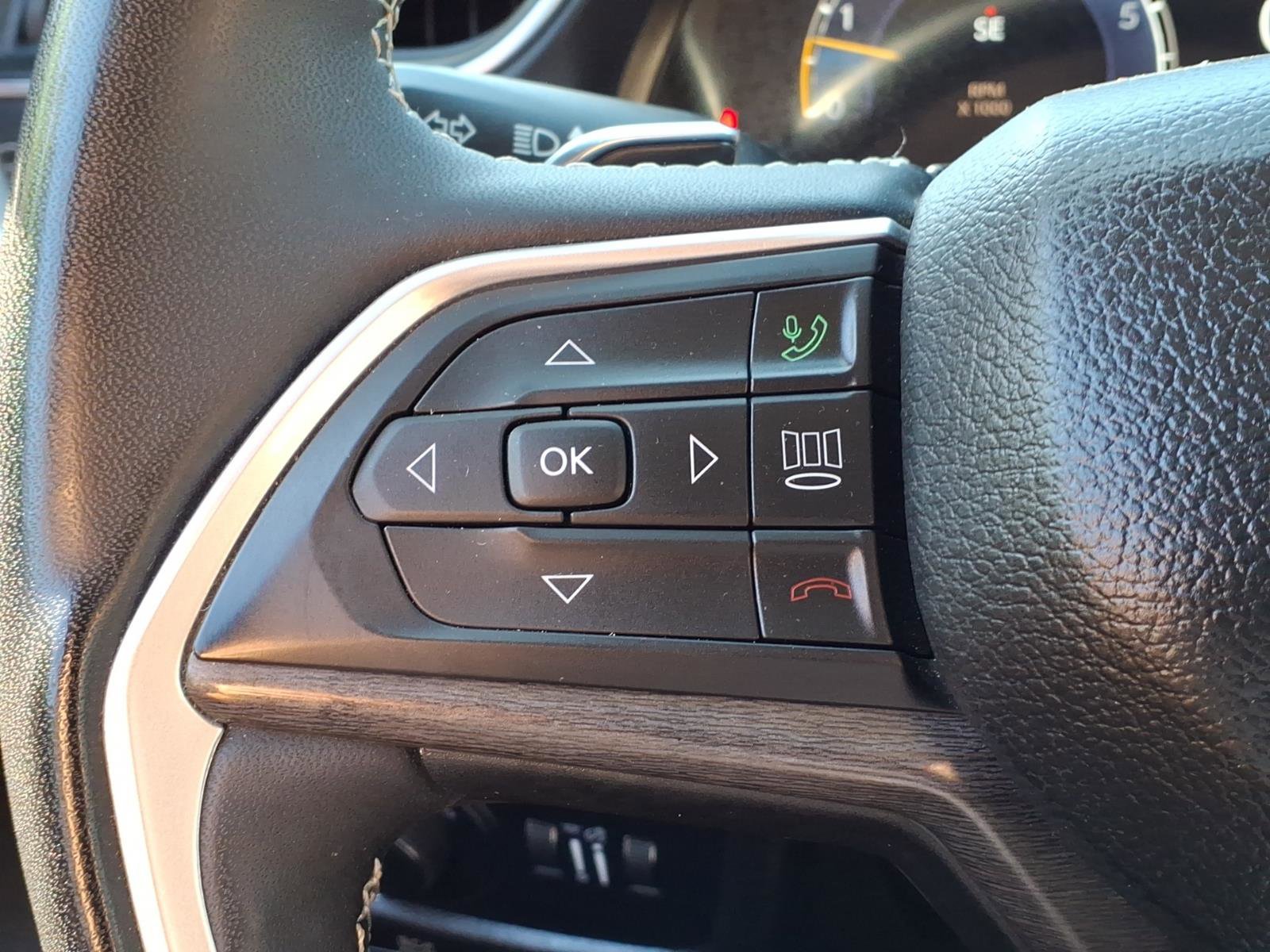 Used 2023 Jeep Grand Cherokee Limited w/ Black Appearance Package AWD/4WD image 25