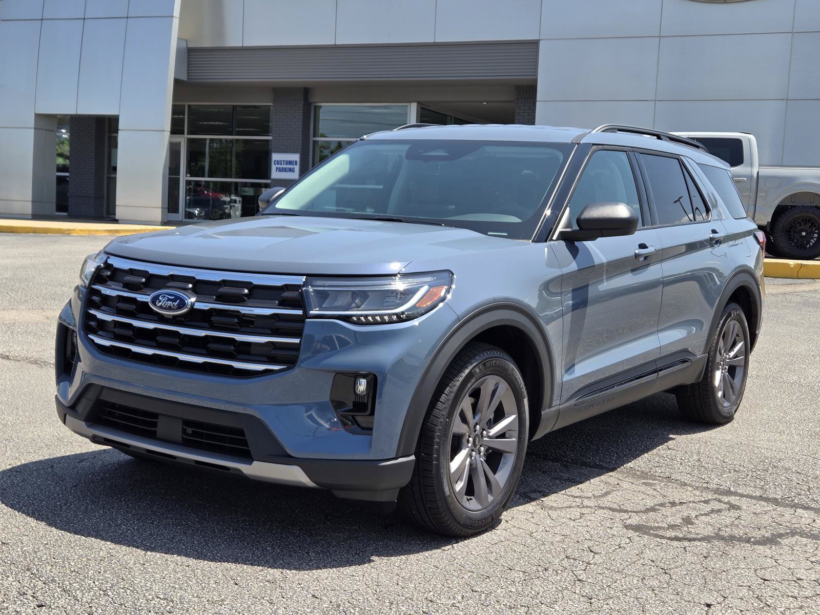 New 2026 Ford Explorer Active w/ Active Comfort Package AWD/4WD image 2