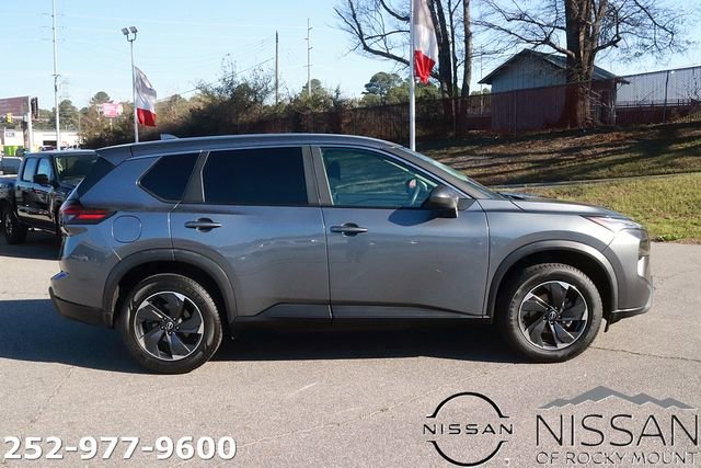 Used 2024 Nissan Rogue SV image 5