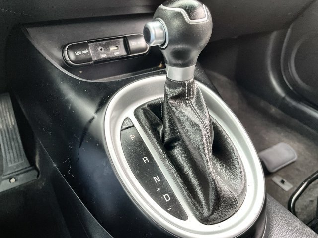 Used 2017 Kia Soul + FWD image 29